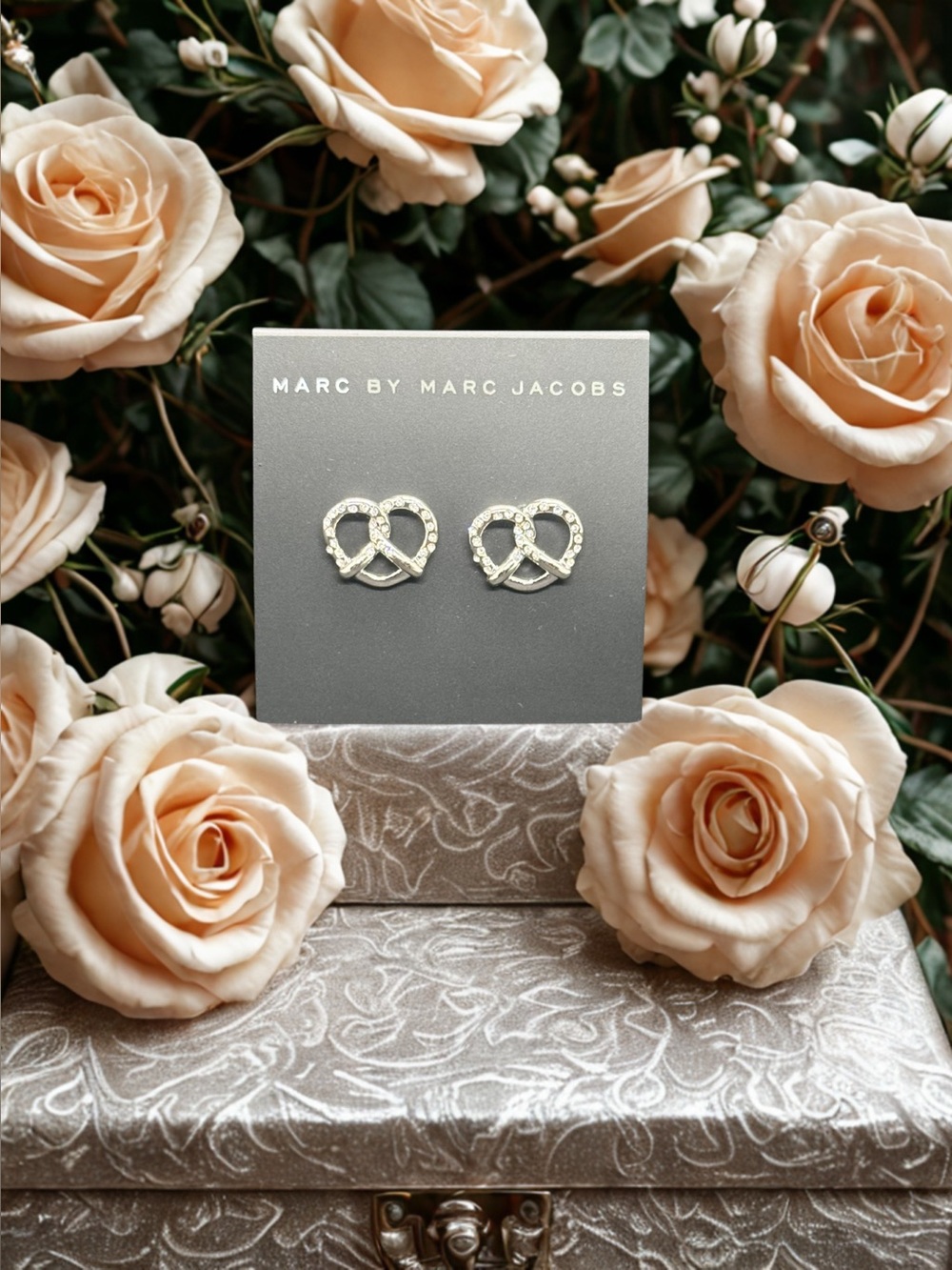 🩶MARC BY MARC JACOBS🩶Silver-Tone Crystal Pretzel Earrings/NWT